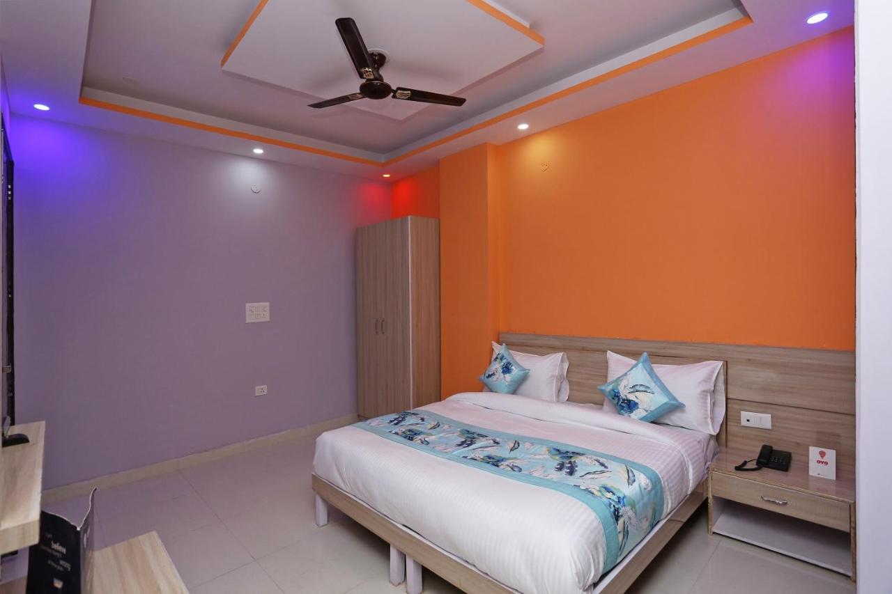 Hotel Oyo Rose Residency Near Dwarka Sector 9 Metro Station Nueva Delhi Exterior foto